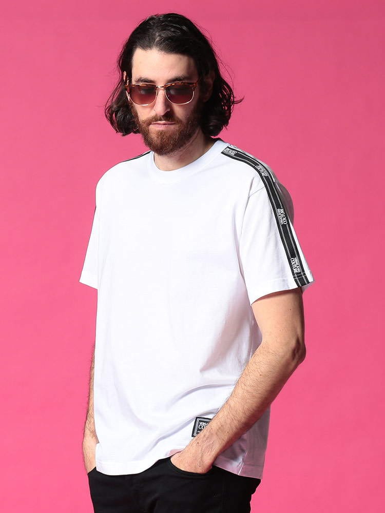 VERSACE JEANS COUTURE (ヴェルサーチェ ジーンズクチュール) アームロゴライン クルーネック 半袖 Tシャツ VCB3GWA7R211620 ブランド