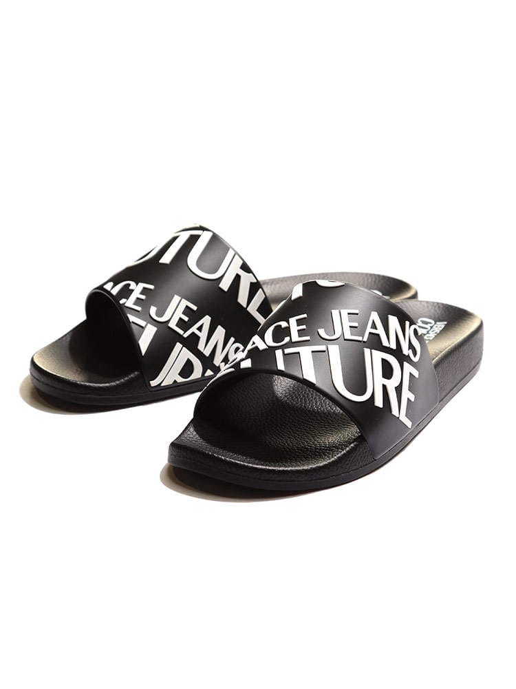 VERSACE JEANS COUTURE (ヴェルサーチェ ジーンズクチュール) 3D 斜めロゴ スライドサンダル VCE0YWASQ171352