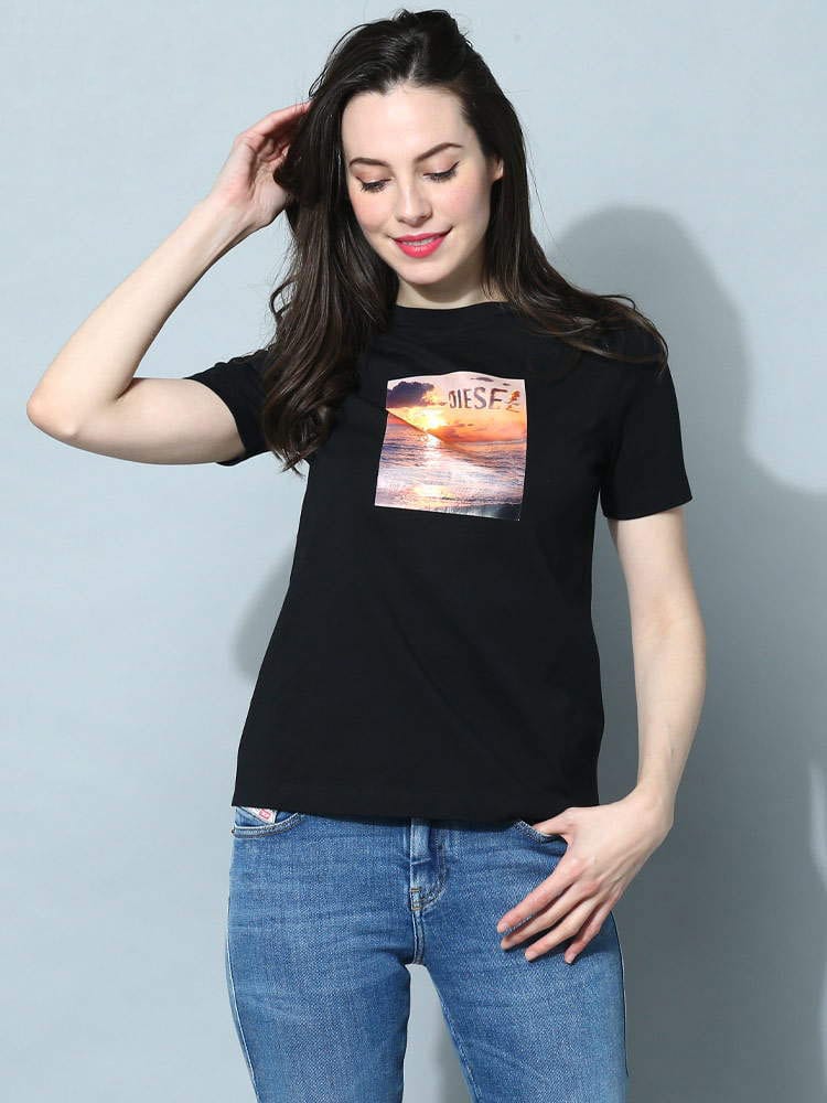 DIESEL ディーゼル レディース Tシャツ フォトプリント ロゴ 半袖 ブランド 白 黒 大きいサイズあり  DSLA106440CATM
