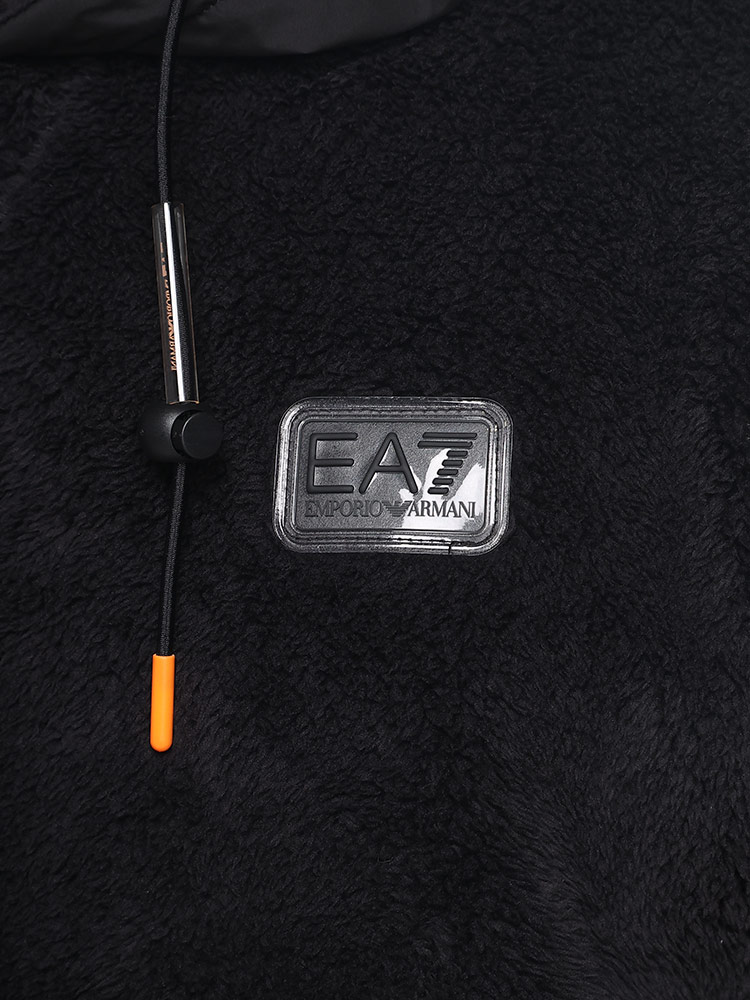 EMPORIO ARMANI EA7 (エンポリオアルマーニ) 胸ロゴ プルオーバー ボア 
