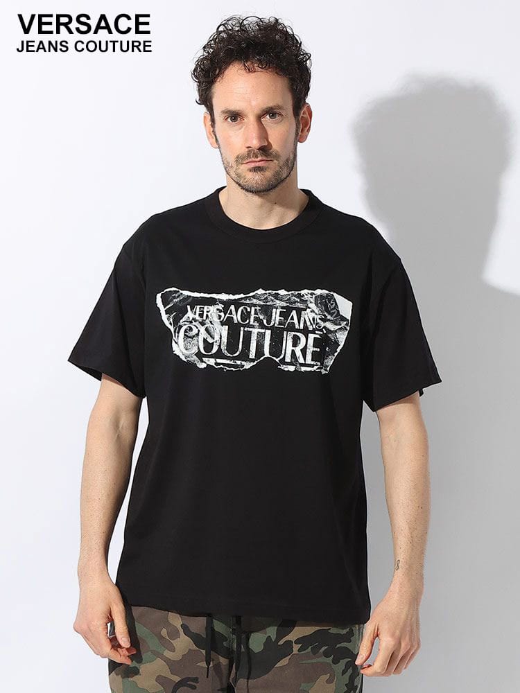 VERSACE JEANS COUTURE (ヴェルサーチェ ジーンズ クチュール) マガジンロゴ クルーネック 半袖 Tシャツ レギュラーフィット VC76GAHE03 ブランド メンズ 男性 トップス