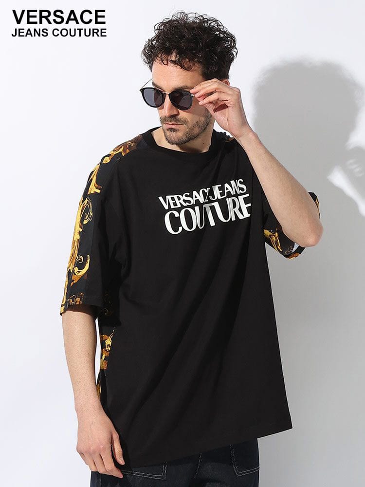 VERSACE JEANS COUTURE (ヴェルサーチェ ジーンズ クチュール) バックウォーターカラー フロントロゴ 半袖 Ｔシャツ ルーズフィット VC76GAH613 ブランド メンズ 男性 トップス