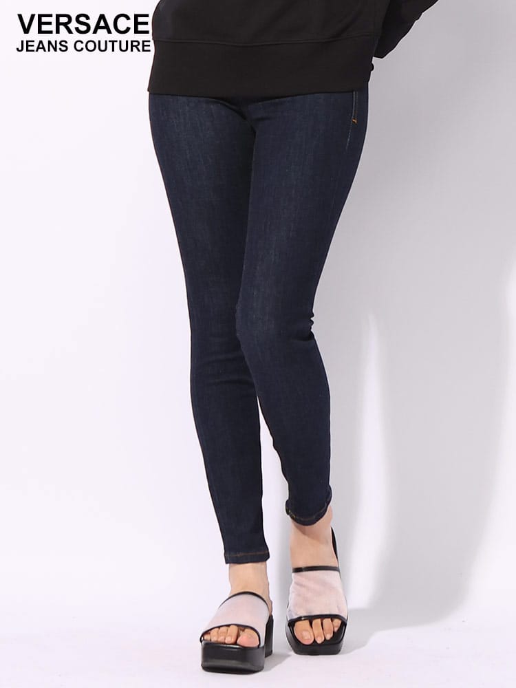 VERSACE JEANS COUTURE (ヴェルサーチェ ジーンズ クチュール) ゴールドボタン バックメタルロゴ スキニージーンズ JEGGING FIT VCL77HAB5J0 レディース