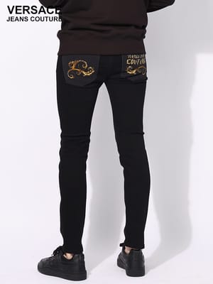 VERSACE JEANS COUTURE (ヴェルサーチェ ジーンズ クチュール) バックロゴ メタルパッチ ジップフライ ストレートジーンズ  VC77GAB5DM メンズ