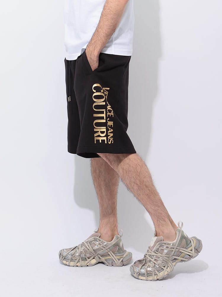 VERSACE JEANS COUTURE (ヴェルサーチェ ジーンズ クチュール) ウエストコード サイドゴールドロゴ スウェット ショートパンツ VC78GADT05 メンズ