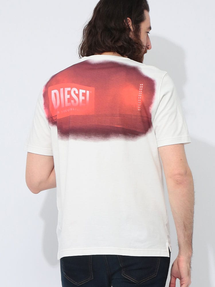 DIESEL (ディーゼル) バックステージ プリント クルーネック 半袖 Tシャツ DSA165140AKAK メンズ