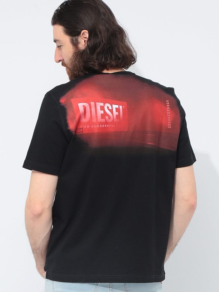 DIESEL (ディーゼル) バックステージ プリント クルーネック 半袖 Tシャツ DSA165140AKAK メンズ