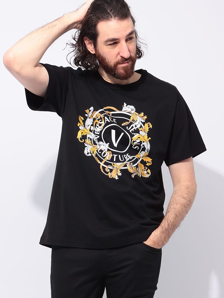 VERSACE JEANS COUTURE (ヴェルサーチェ ジーンズ クチュール) レターエンブレム ロゴ クルーネック 半袖 Tシャツ VC78GAHC01 メンズ