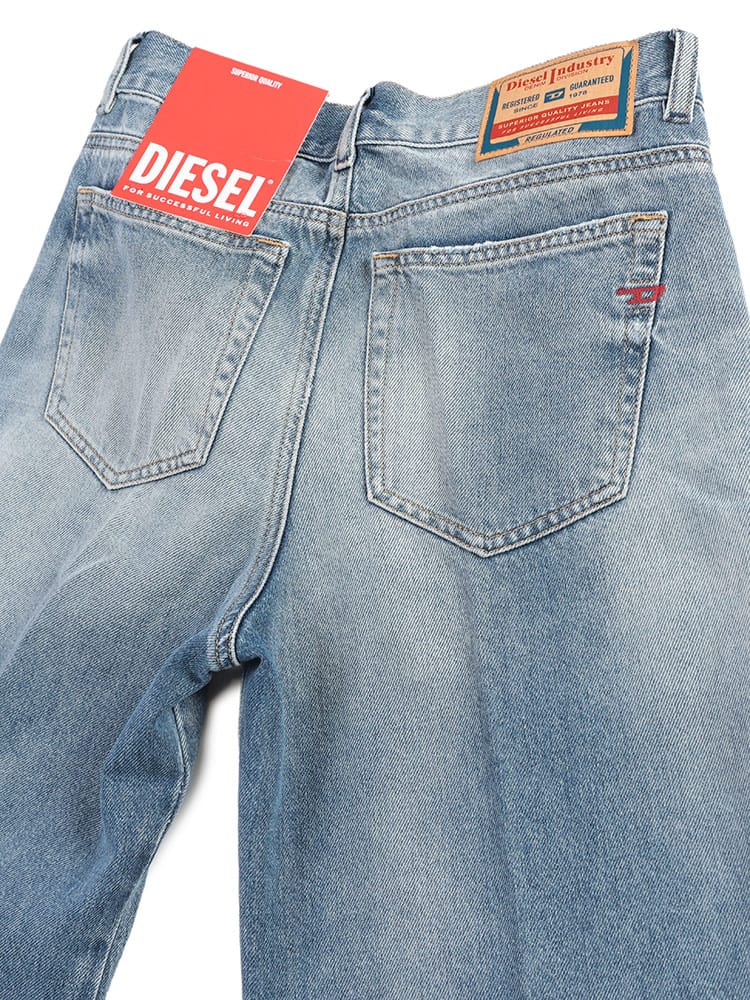 DIESEL (ディーゼル) 5P ジップフライ ジーンズ D-AKEMI 