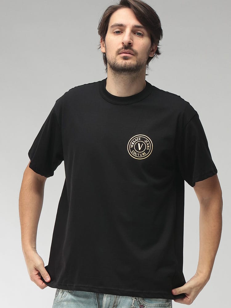 VERSACE JEANS COUTURE (ヴェルサーチェ ジーンズ クチュール) メンズ Tシャツ 半袖 エンブレムロゴ クルーネック カットソー VC80GAHT04