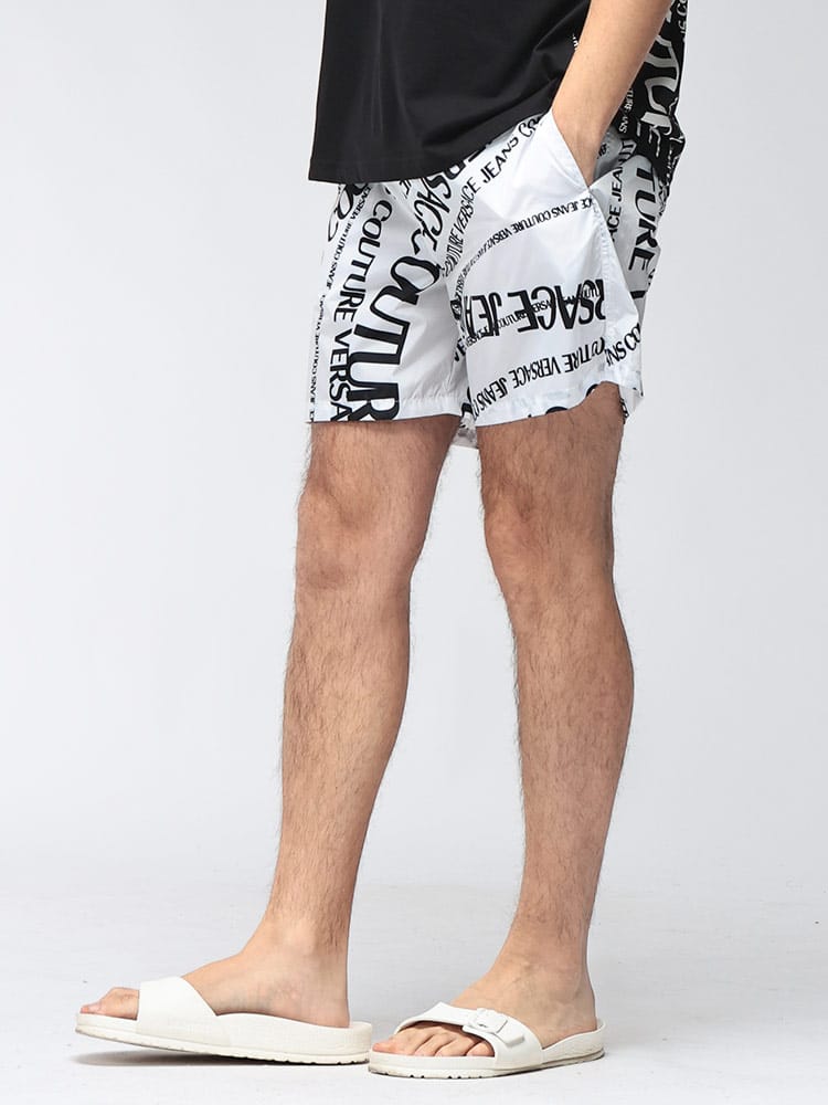 VERSACE JEANS COUTURE (ヴェルサーチェ ジーンズ クチュール) メンズ ショートパンツ ロゴプリント ウエストコード ショーツ VC80GAD1D6