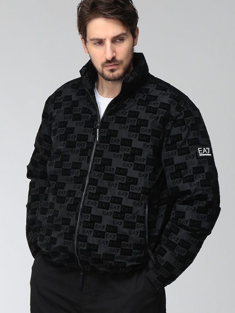 EMPORIO ARMANI (エンポリオアルマーニ) メンズ 中綿ジャケット EA7 ベルベットモノグラム スタンドカラー フルジップ 中綿ブルゾン EA7M2389AF26931
