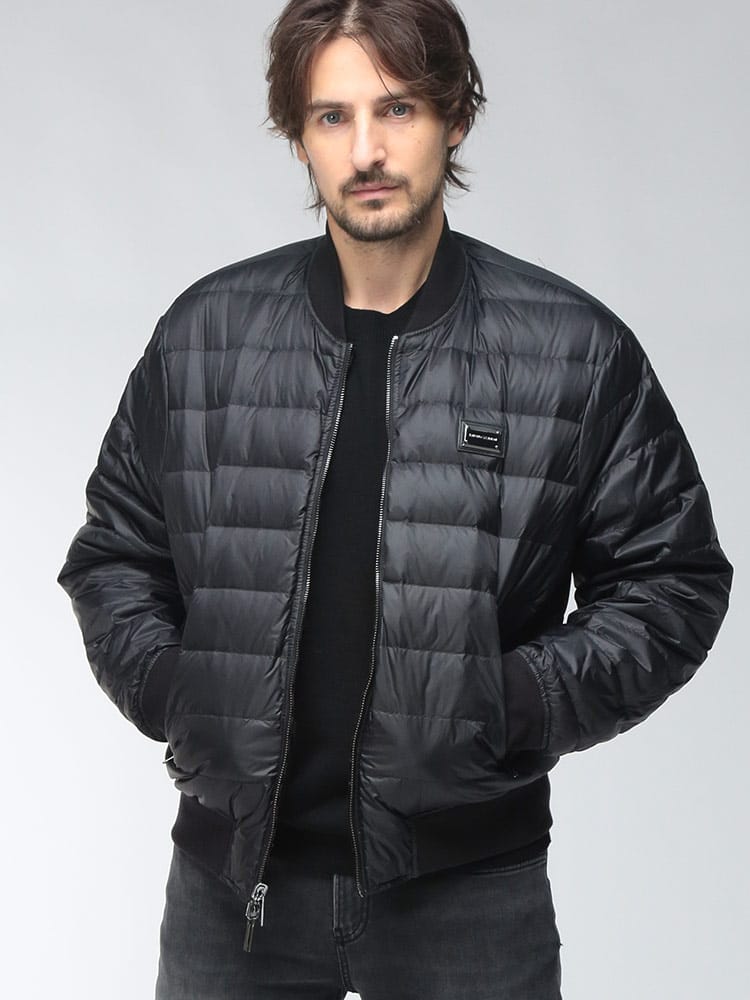 EMPORIO ARMANI (エンポリオアルマーニ) メンズ ダウン ジャケット（RVﾌﾟﾚｰﾄﾞﾛｺﾞ） モノグラム ベロアロゴ プレートロゴ ダウンブルゾン  EAEM6731AF19870