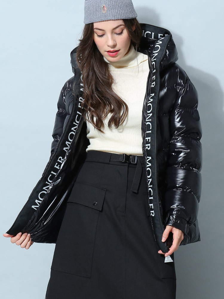 モンクレール レディース ダウン MONCLER ブランド ダウンジャケット ショートダウン アウター ジャケット ブルゾン フード ロゴ フルジップ キルティング Clair ルーズフィット 黒 クロ ブラック 白 シロ ホワイト MCLCLAIR2