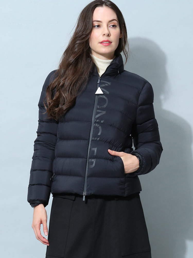 モンクレール レディース ダウン MONCLER ブランド ダウンジャケット ショートダウン アウター ジャケット ブルゾン ロゴ フルジップ ショート フード収納 Cerces 軽い 軽量 スリムフィット 黒 ブラック MCLCERCES2