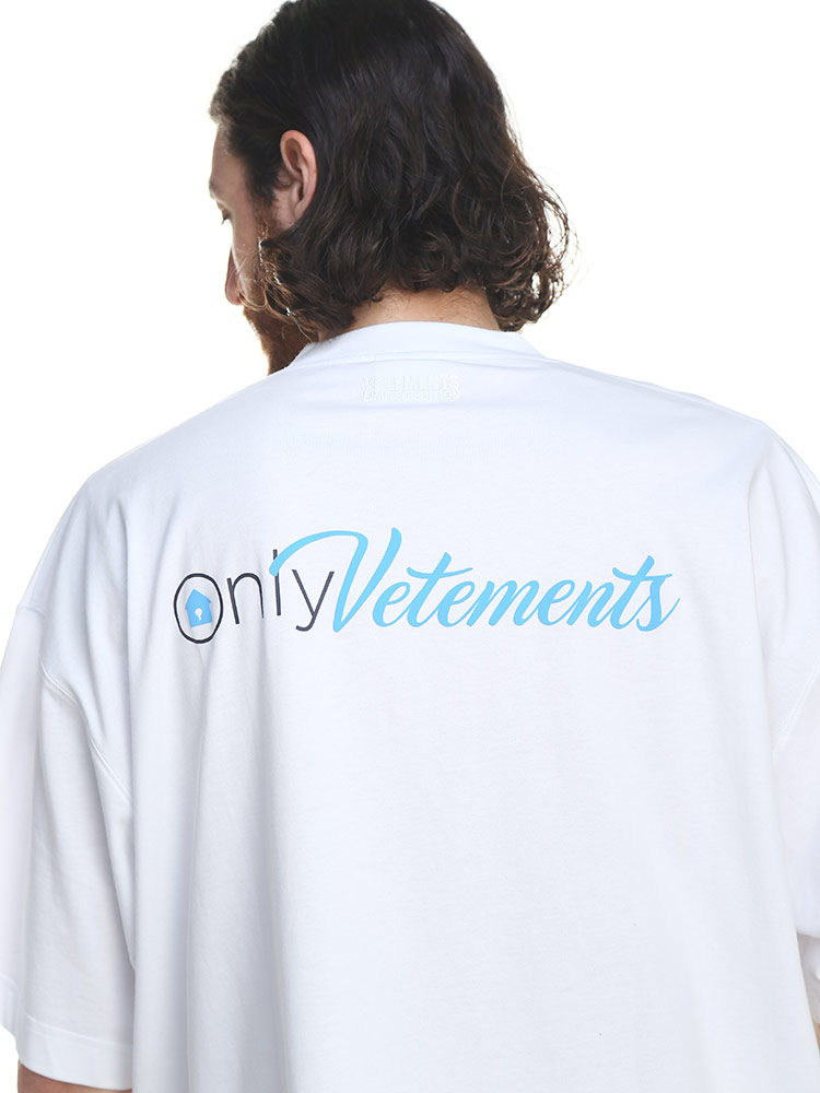 VETEMENTS (ヴェトモン) バックロゴ クルーネック 半袖 Tシャツ ONLY メンズ ブランド VMUA63T【サカゼン公式通販】