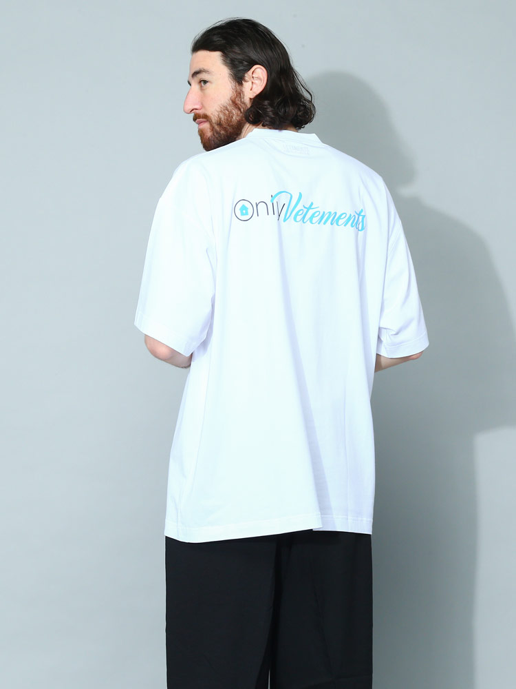 VETEMENTS (ヴェトモン) バックロゴ クルーネック 半袖 Tシャツ ONLY メンズ ブランド VMUA63T【サカゼン公式通販】