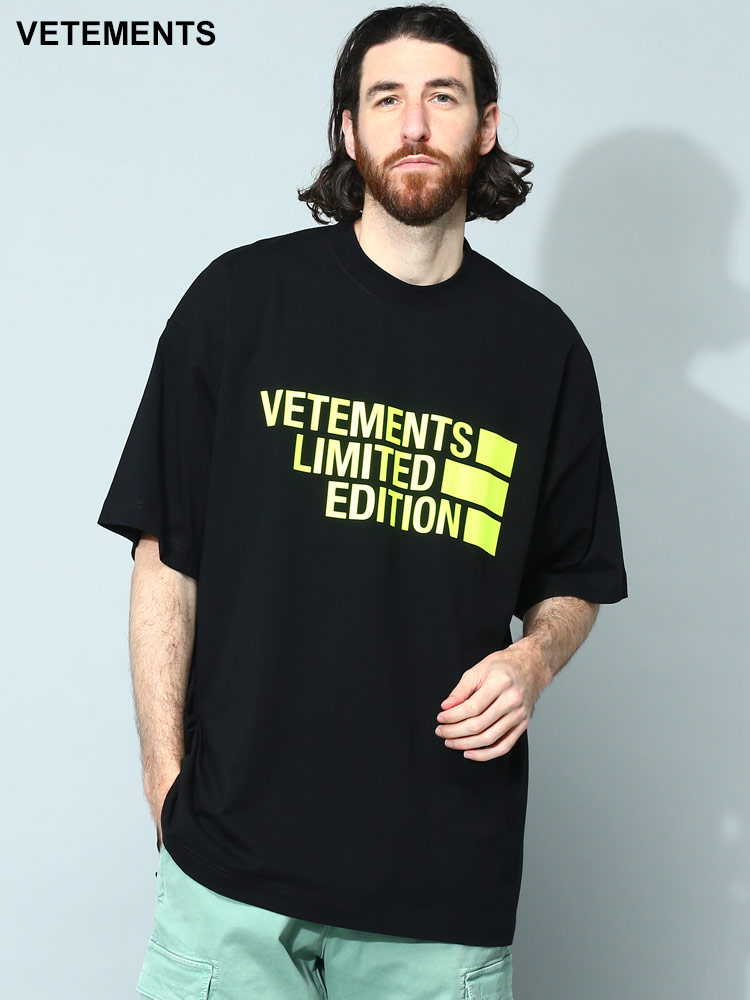 VETEMENTS (ヴェトモン) フロントプリント クルーネック 半袖 Tシャツ メンズ ブランド VMUE63TR1【サカゼン公式通販】