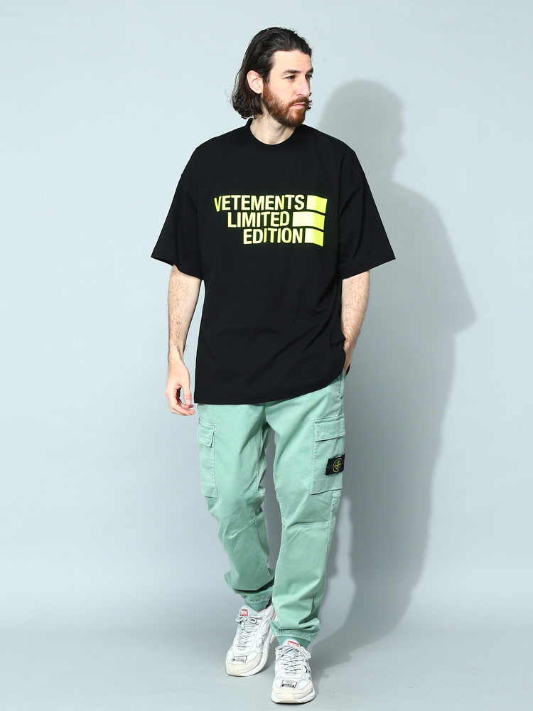 VETEMENTS (ヴェトモン) フロントプリント クルーネック 半袖 Tシャツ メンズ ブランド VMUE63TR1【サカゼン公式通販】