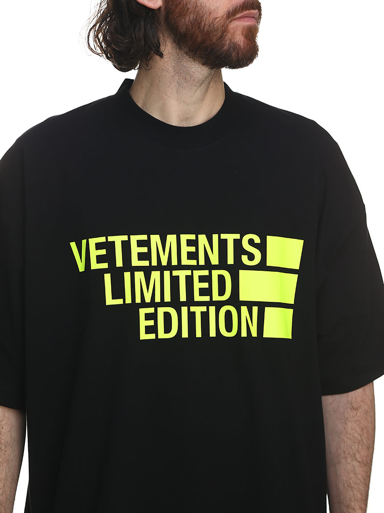 VETEMENTS (ヴェトモン) フロントプリント クルーネック 半袖 Tシャツ メンズ ブランド VMUE63TR1【サカゼン公式通販】