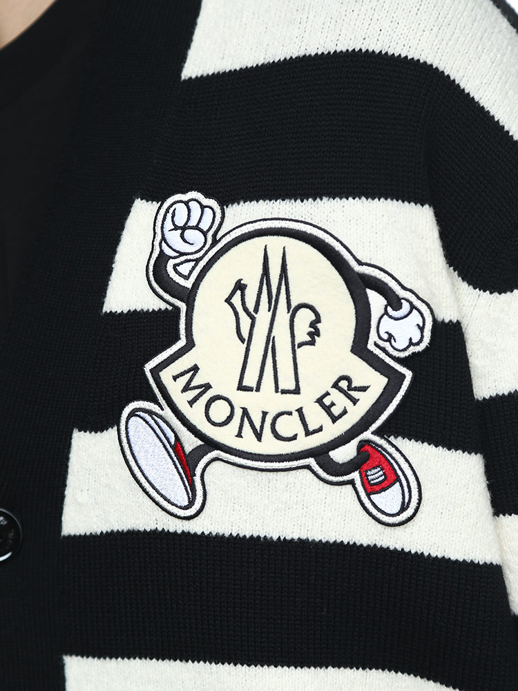 MONCLER (モンクレール) ロゴワッペン ボーダー ニットカーディガン MC9B00010M2672 メンズ ブラ【サカゼン公式通販】