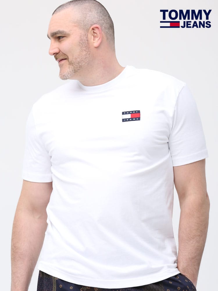 大きいサイズ メンズ TOMMY JEANS (トミージーンズ) 胸ロゴワッペン クルーネック 半袖 Tシャツ
