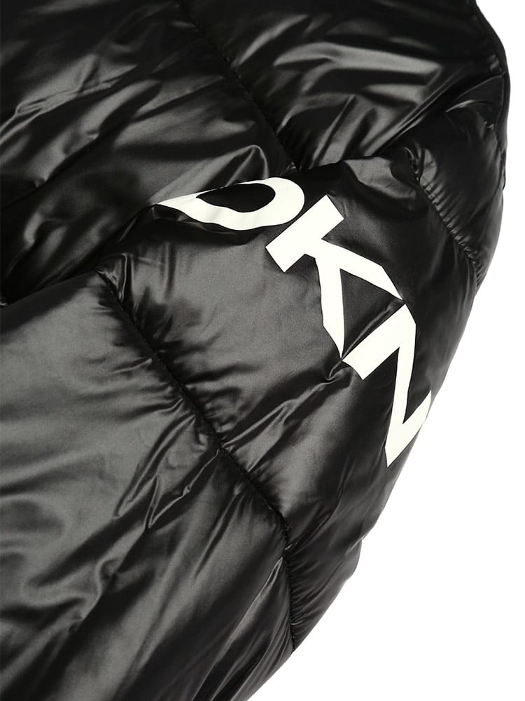 DKNY (ダナキャラン ニューヨーク) 袖ロゴ フード フルジップ 中綿 