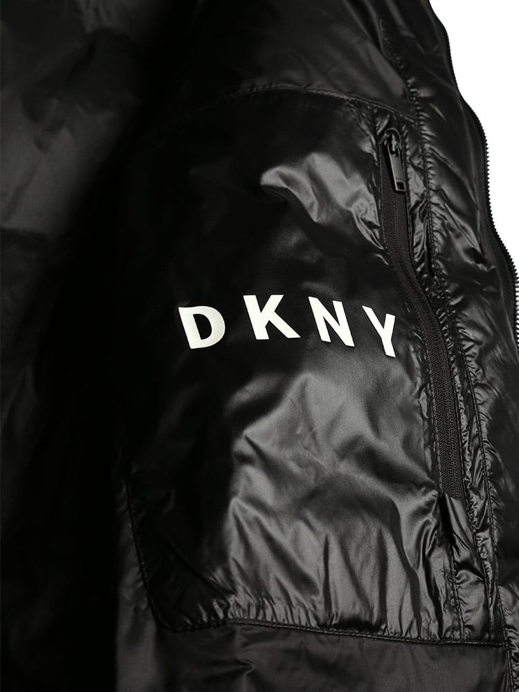 DKNY (ダナキャラン ニューヨーク) 袖ロゴ フード フルジップ 中綿 