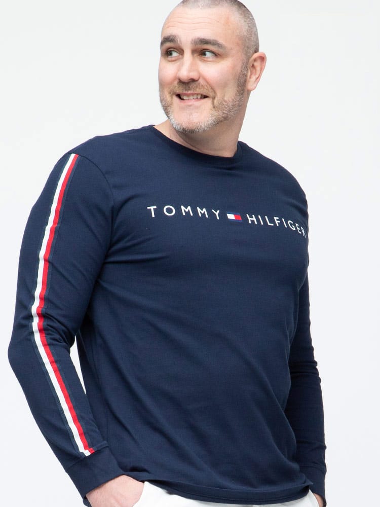大きいサイズ メンズ TOMMY HILFIGER (トミーヒルフィガー) ロゴプリント クルーネック 長袖 Tシャツ ロンT