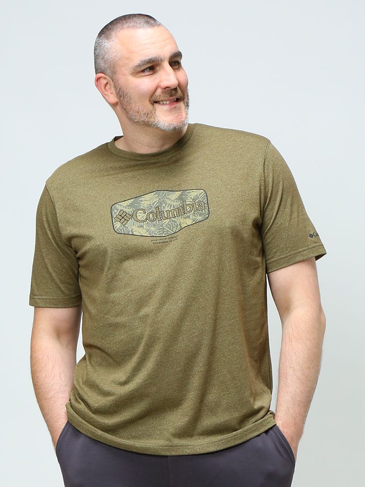 大きいサイズ メンズ Columbia (コロンビア) プリント クルーネック 半袖 Tシャツ THISTLETOWN HILLS GRAPHIC TEE
