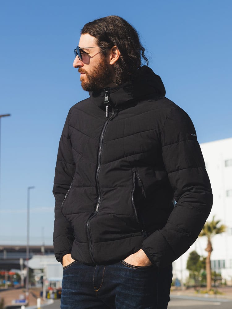 Calvin Klein (カルバンクライン) メンズ アウター ジャケット 中綿 袖ロゴ フルジップ ボアフード付 ブルゾン CKCM155201W4