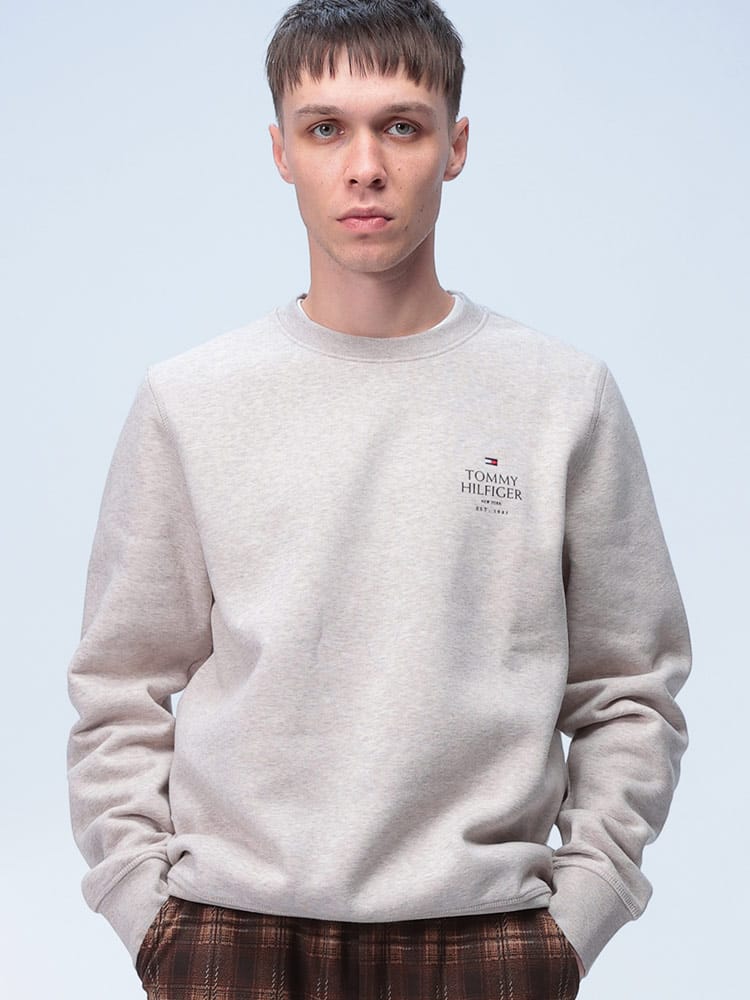 TOMMY HILFIGER (トミーヒルフィガー) 裏起毛 胸ロゴ クルーネック 