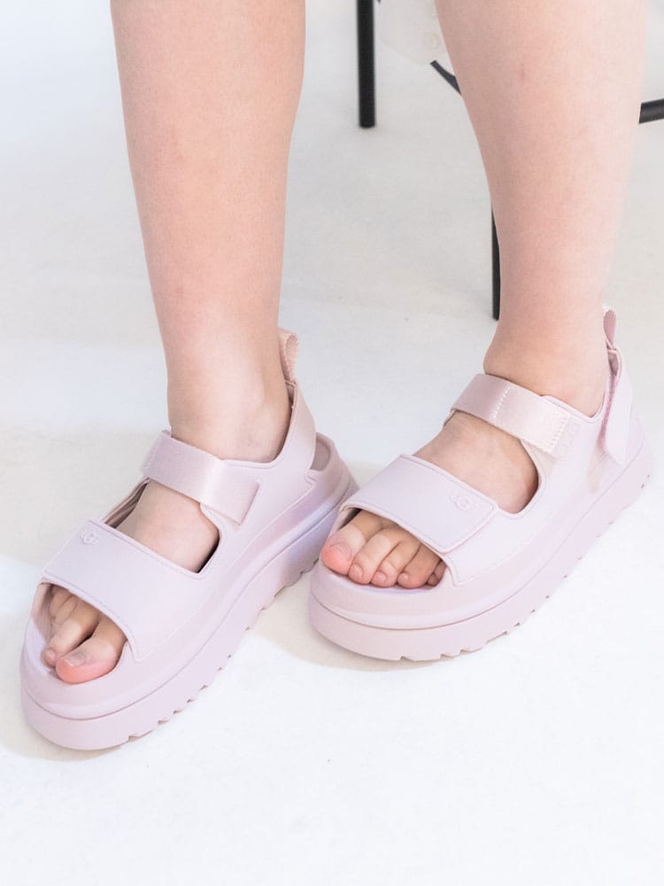 UGG (アグ) 軽量 ストラップ サンダル GOLDENGLOW レディース