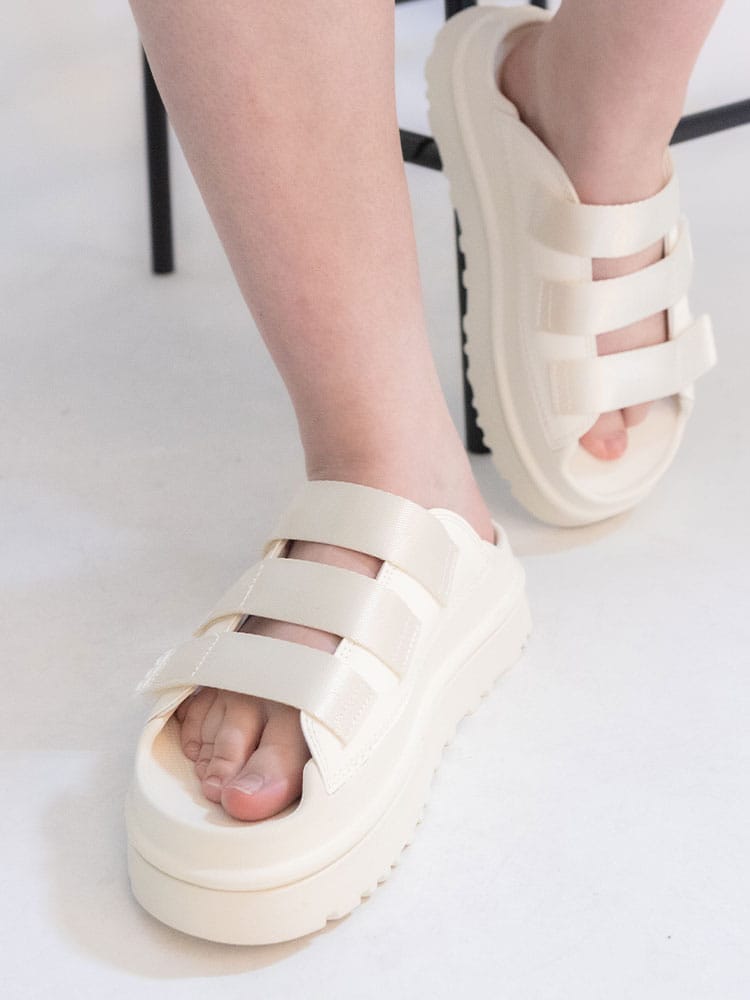 UGG (アグ) カジュアル サンダル GOLDENGLOW SLIDE レディース