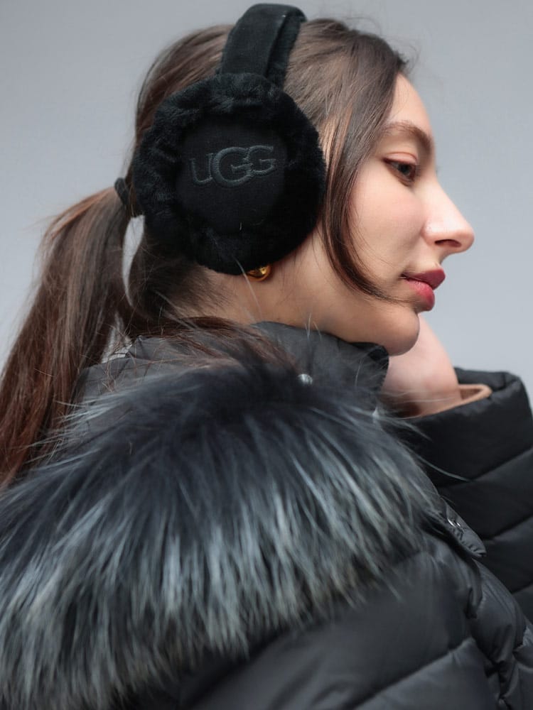 UGG (アグ) ロゴ 刺繍 シープスキン ボア イヤーマフ 耳当て SHEEPSKIN EMBROIDERY UGGL20955 レディース
