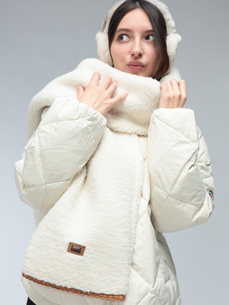 UGG (アグ) ロゴ ボア マフラー fluff Scalloped Scarf フラッフ スカロップド スカーフ UGGL101021 レディース