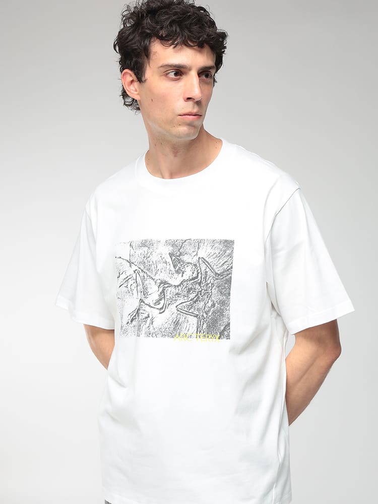 ARC'TERYX (アークテリクス) メンズ Tシャツ 半袖 クラッグ コットン リトグラフィカ プリント 通気素材 リラックスフィット ARCX000009926