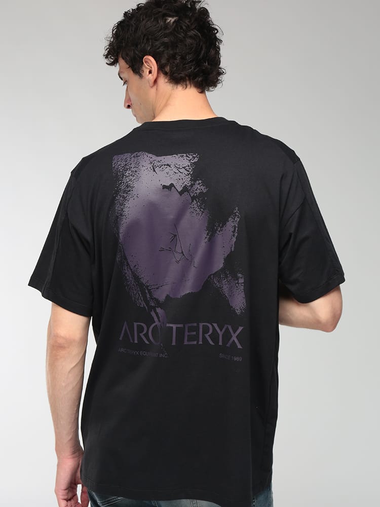 ARC'TERYX (アークテリクス) メンズ Tシャツ 半袖 クラッグ SL コットン カコダエモン バックプリント 軽量 通気素材 レギュラーフィット ARCX000010296