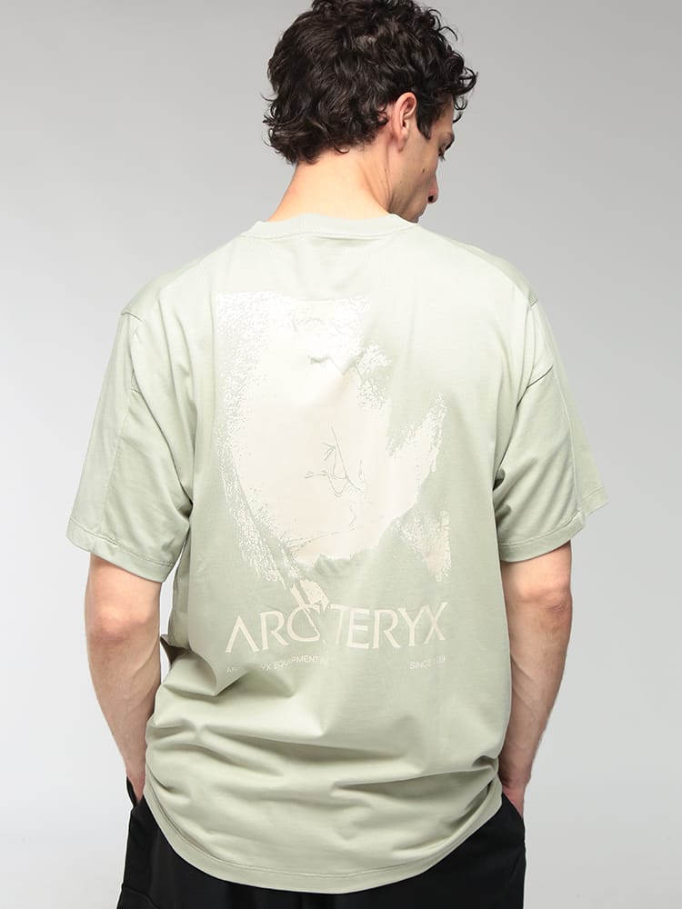ARC'TERYX (アークテリクス) メンズ Tシャツ 半袖 クラッグ SL コットン カコダエモン バックプリント 軽量 通気素材 レギュラーフィット ARCX000010296