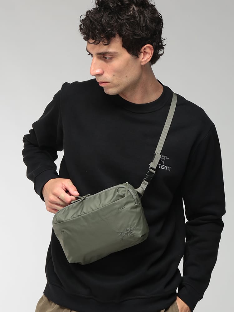 ARC'TERYX (アークテリクス) メンズ ボディバッグ ロゴ刺繍 ヒリアド クロスボディ バッグ ARCX000010359