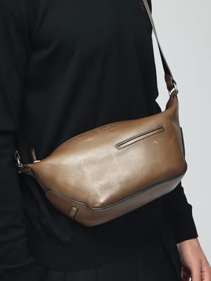 BERLUTI (ベルルッティ) メンズ ショルダーバッグ レザー ワンポイントロゴ メッセンジャーバッグ Toujours Soft Zipped Hobo XS Messenger BR305345