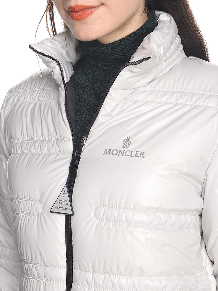 MONCLER (モンクレール) 胸ロゴ フルジップ ダウンジャケット