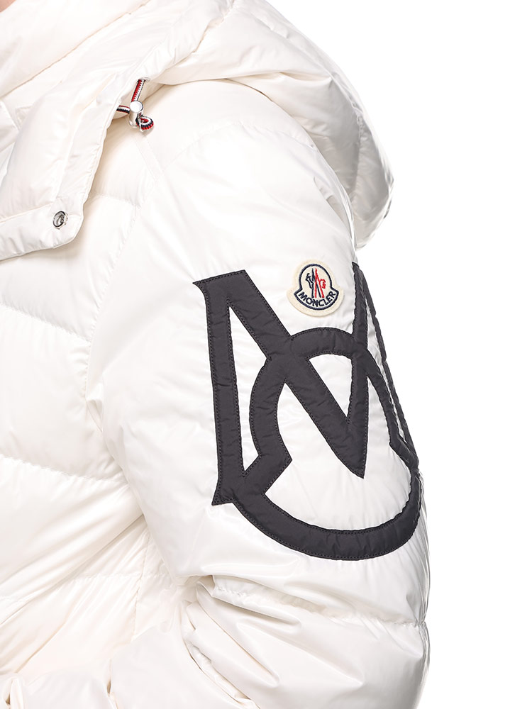 MONCLER (モンクレール) 肩モチーフ ロゴ フード着脱 ショート ダウンジャケット Saulx MCSAULX3【サカゼン公式通販】