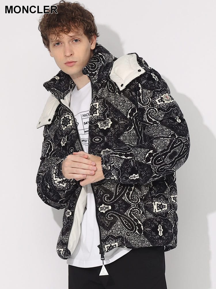 MONCLER (モンクレール) ベルベット バンダナ柄 フード着脱 ショート 