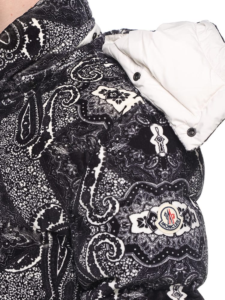 MONCLER (モンクレール) ベルベット バンダナ柄 フード着脱 ショート 