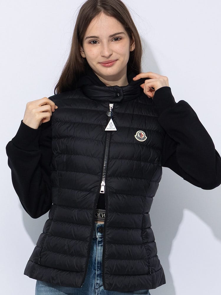 MONCLER (モンクレール) ワッペン フルジップ ライトダウンベスト MCLIGENS5 レディース