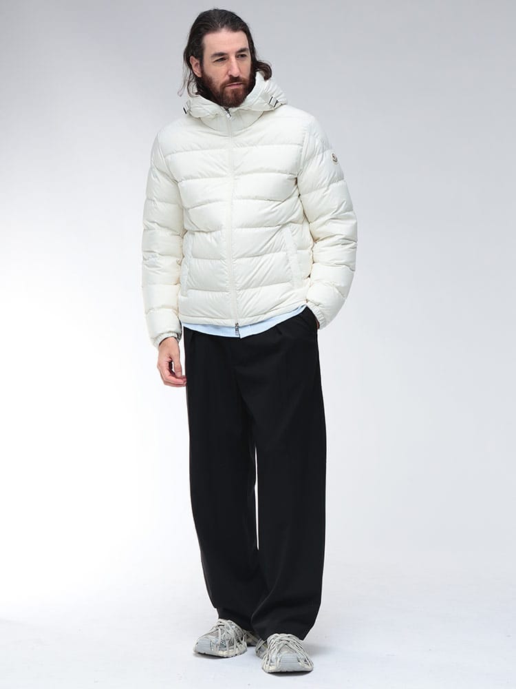MONCLER (モンクレール) フードロゴストラップ付き ダウンジャケット 