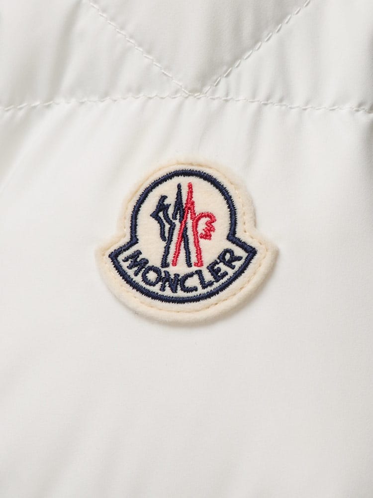 MONCLER (モンクレール) フードロゴストラップ付き ダウンジャケット 