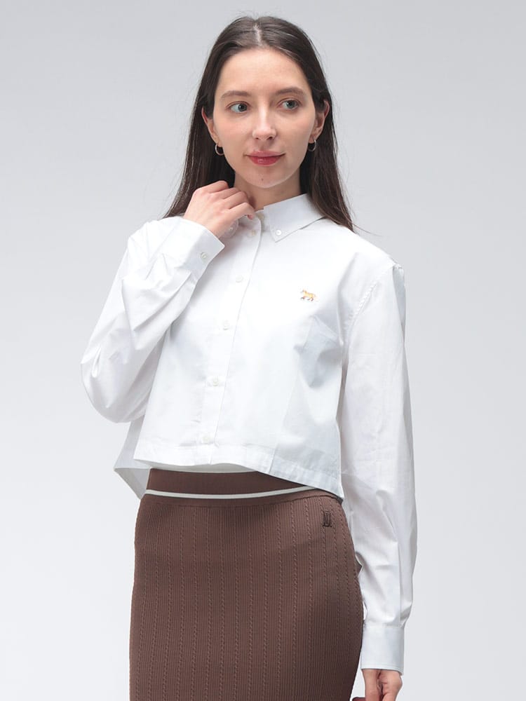 Maison Kitsune (メゾン キツネ) レディース シャツ 長袖 ロゴ ワンポイント ボタンダウン クロップド丈 シャツ BABY FOX CROPPED KNLW00402WC0026