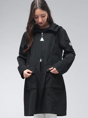 MONCLER (モンクレール) レディース ナイロンコート Laerte ロゴチャームジップ テクニカルポプリン ロング丈 ナイロン コート MCLLAERTE6